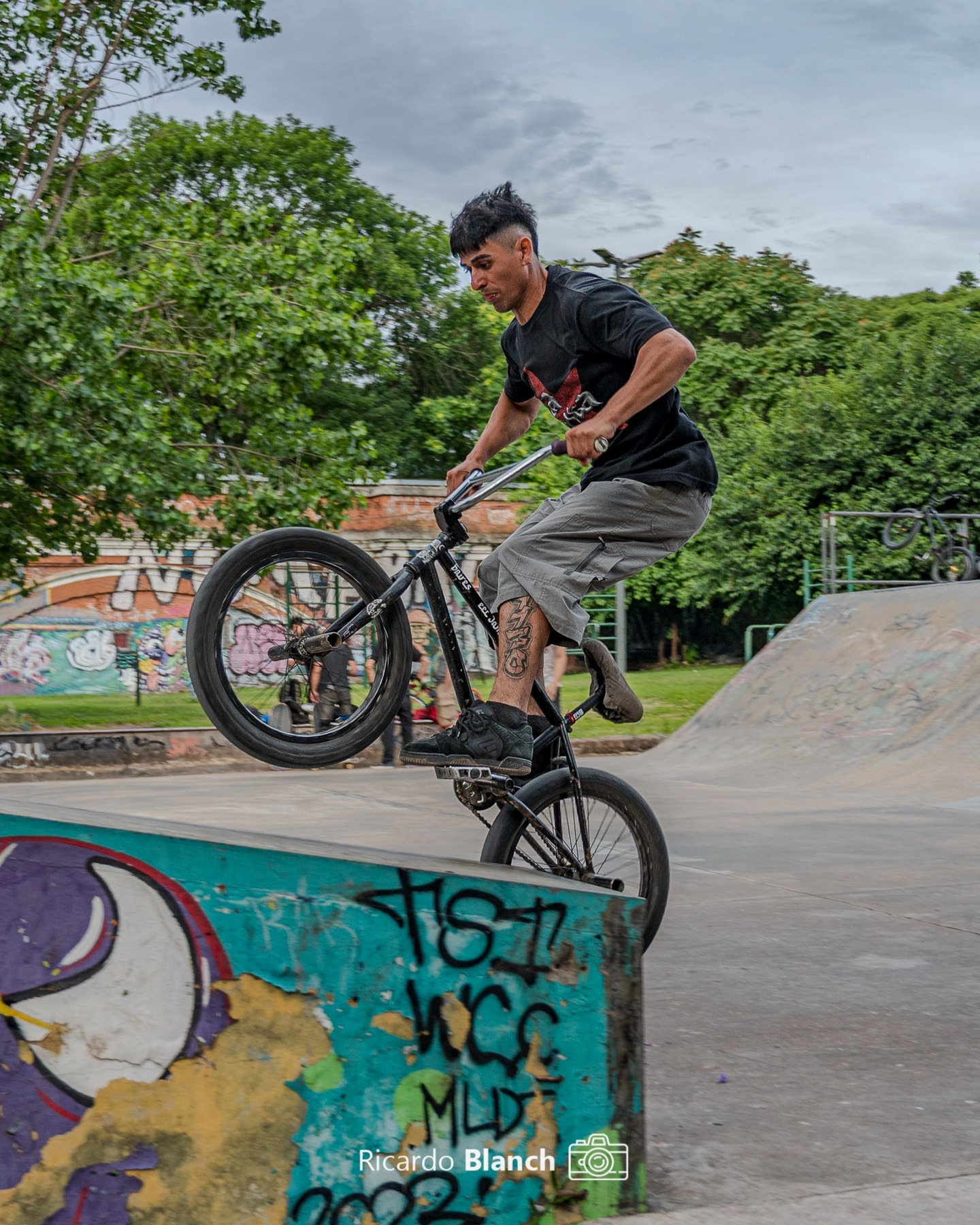 - “Si tú lo deseas, puedes volar, sólo tienes que confiar mucho en ti”. Steve Jobs.
.
.
#bmx #bmxlife #riders #rider #skatepark #volando #volar #like4like #likeme
#followme #fotografia #foto #photography #photographer #sportphoto #sportphotos