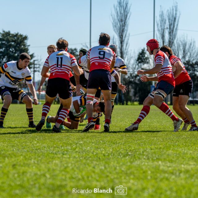 - Todos caemos al suelo en algún momento. Es la forma en que te levantas, ese es el verdadero desafío. (Intermedia)
.
@clubcasadepadua 
@bancomacro 
@procersports 
.
#purorugby #sportphoto #fotografiadeportiva #rugby #urba