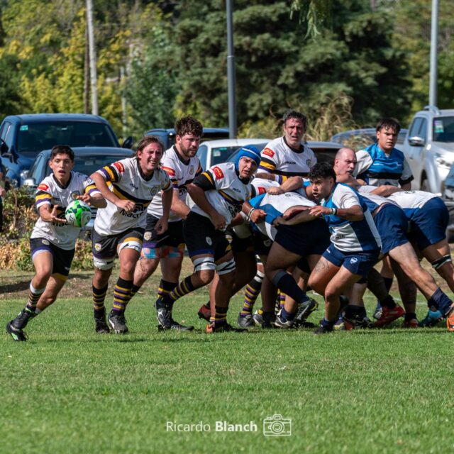 - La Temporada está por comenzar y como ellos se preparan, uno también tiene que empezar a aflojar los dedos y ajustar el ojo...
.
@clubcasadepadua vs @rugbypac.ok 
@procersports
.
#purorugby #sportphoto #fotografiadeportiva #rugby #urba
