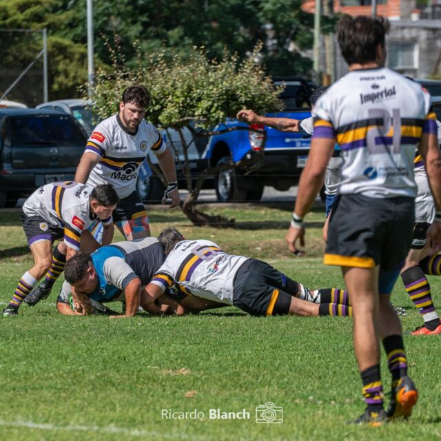 - La Temporada está por comenzar y como ellos se preparan, uno también tiene que empezar a aflojar los dedos y ajustar el ojo...
.
@clubcasadepadua vs @rugbypac.ok 
@procersports
.
#purorugby #sportphoto #fotografiadeportiva #rugby #urba