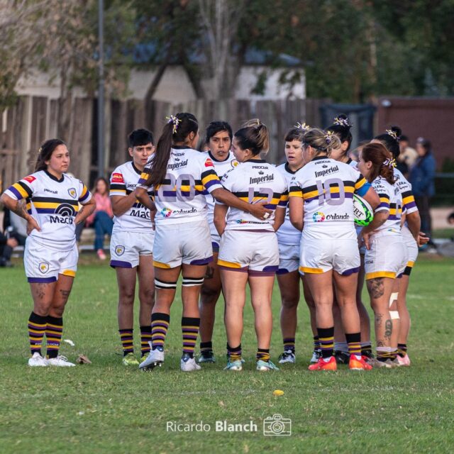 La garra no siempre grita… a veces tacklea, corre, se levanta y vuelve a intentar. 🏉🔥
Un año más acompañando el rugby femenino, celebrando a cada jugadora que deja todo. ¡Vamos por más!

@casadepaduafem 

#RugbyFemenino #MásQueRugby #TrabajoEnEquipo #DeporteConValores #RugbyArgentino #Orgullo