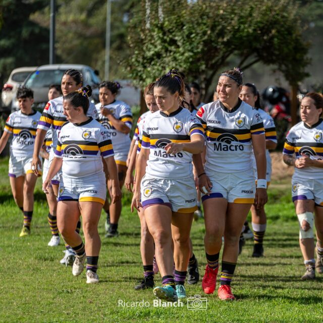 La garra no siempre grita… a veces tacklea, corre, se levanta y vuelve a intentar. 🏉🔥
Un año más acompañando el rugby femenino, celebrando a cada jugadora que deja todo. ¡Vamos por más!

@casadepaduafem 

#RugbyFemenino #MásQueRugby #TrabajoEnEquipo #DeporteConValores #RugbyArgentino #Orgullo